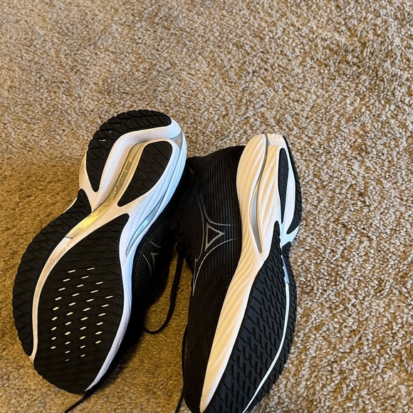 MIZUNO | MIZUNO women running shoes wave rider 28 like new - Picture 5 of 5